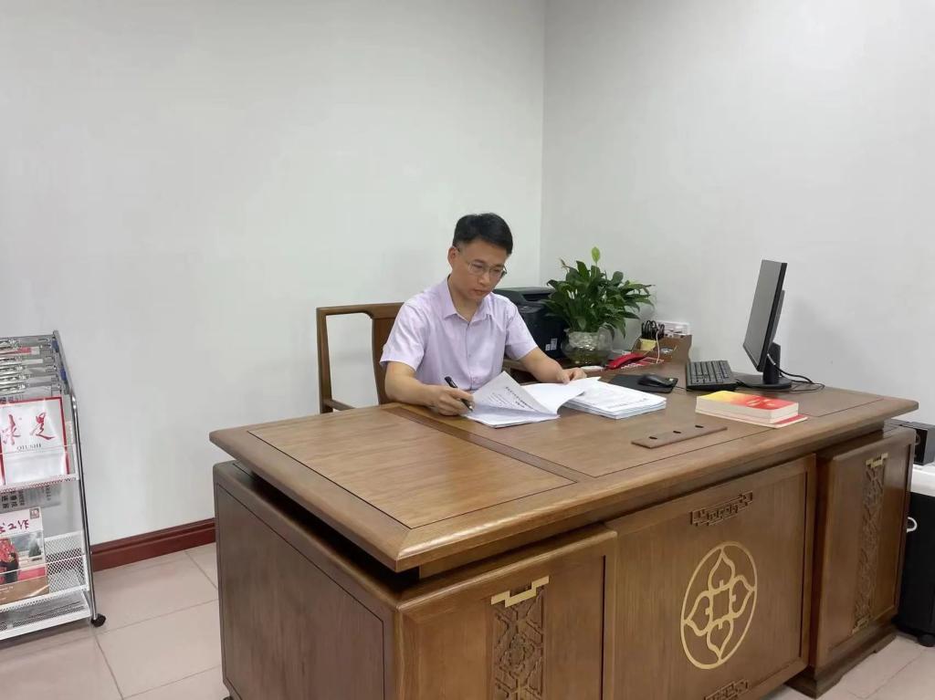九游官方(中国)总部校友许云获评第六届  广东省“人民满意的公务员”称号